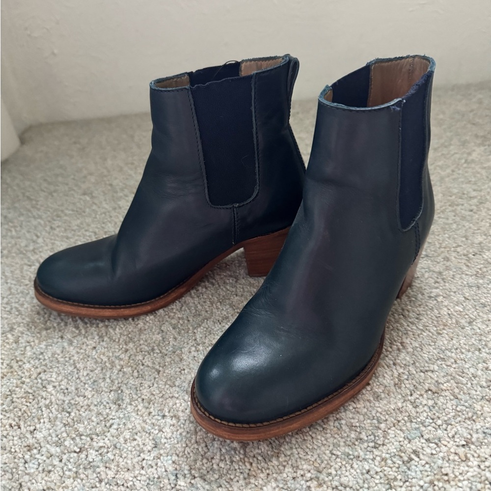 A.P.C. Women’s Navy Chelsea boot, size 36